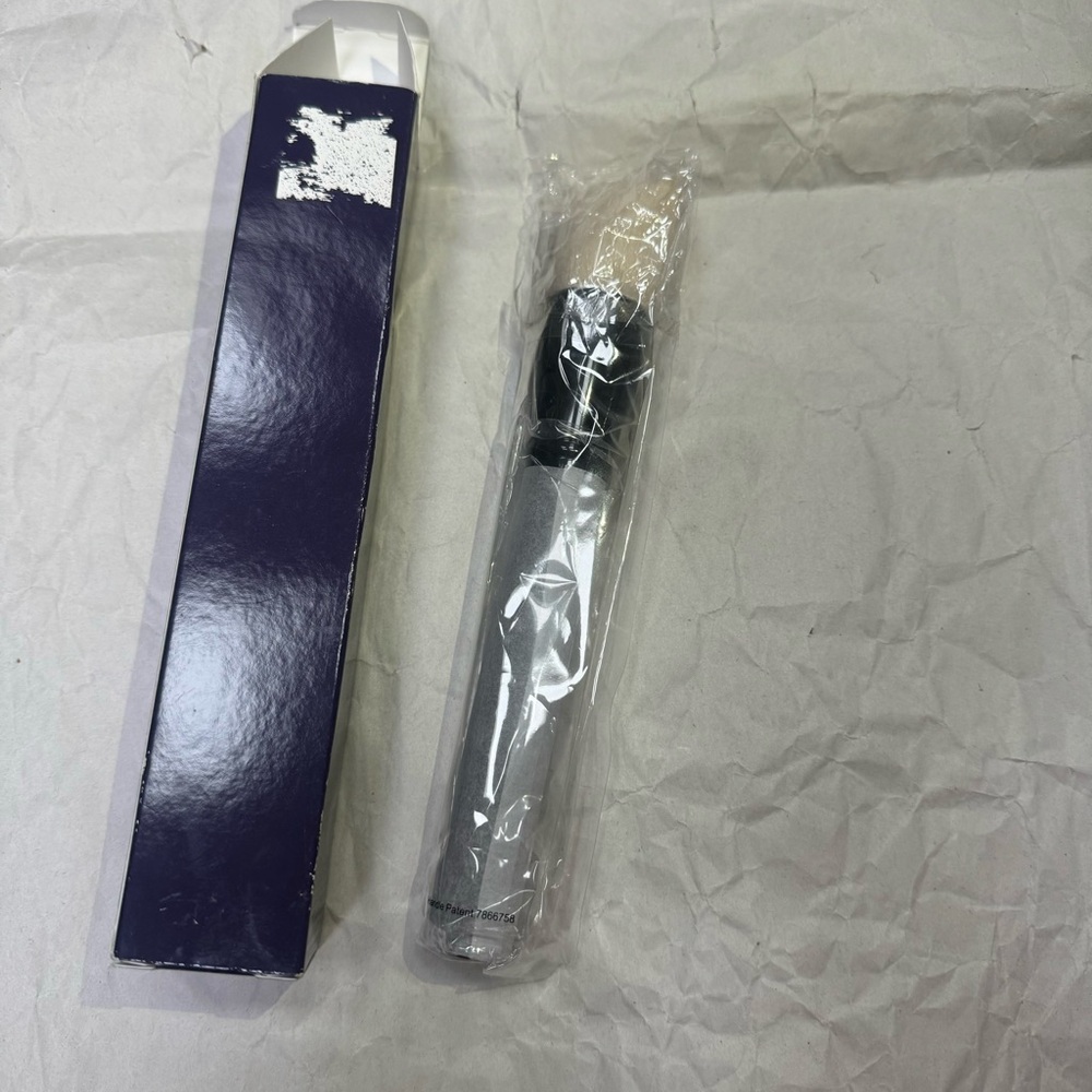 Kevyn aucoin loose powder brush - Picture 4 of 6